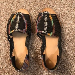 Sz 8 flat peep toe sandals